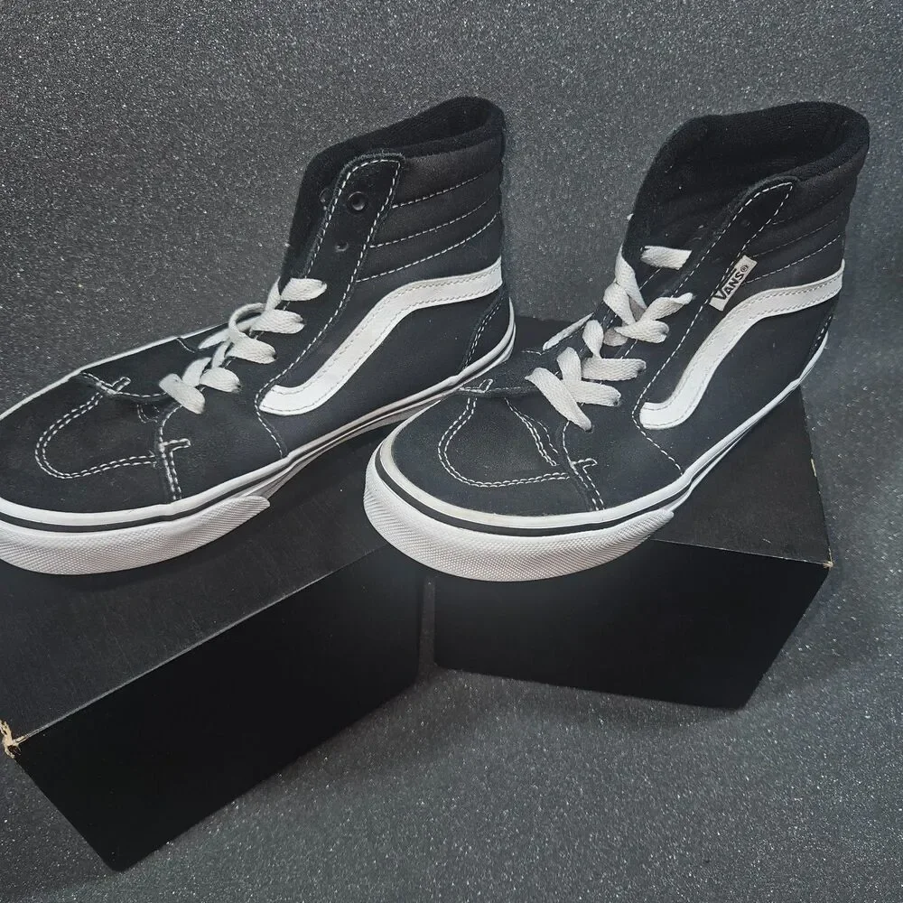 Kids Cans Sk8-Black & White High Top Sneakers- Size 3Y